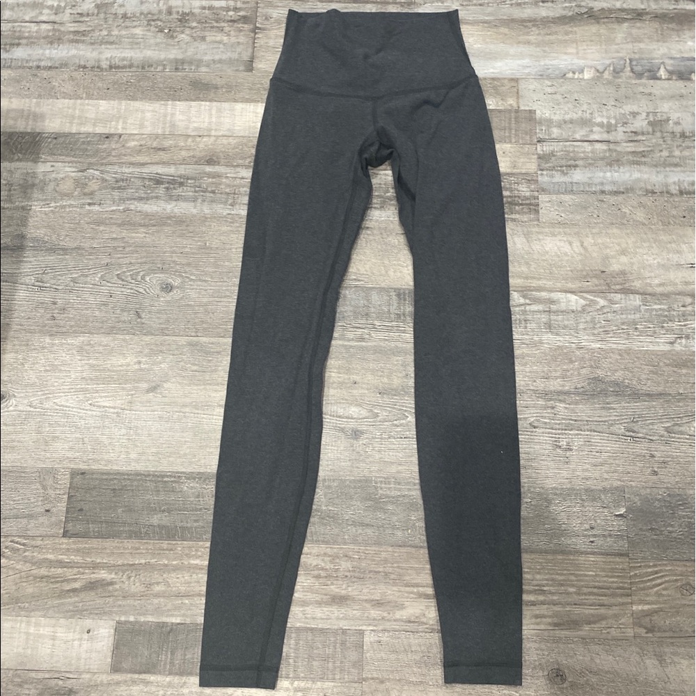 new w/o tags and never worn no piling